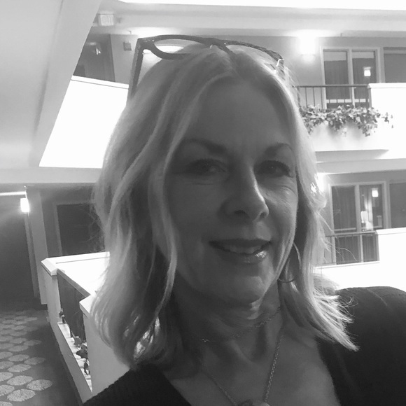 Meet your Posher, Pam - Picture 2 of 3